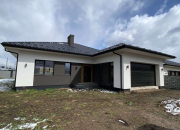 Будинок з гаражем на Щасливому та комунікаціями