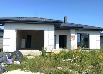 Будинок з гаражем в престижному районі