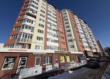 Фасадна комерція в районі Автовокзалу