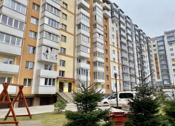 Простора квартира на Чайці в зданій новобудові