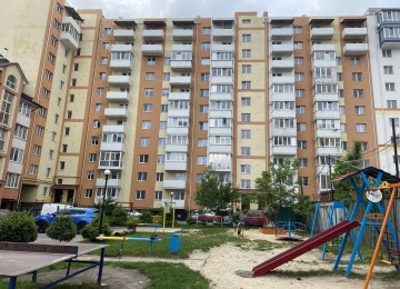 Простора квартира на Чайці в новобудові