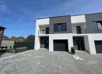Продам котедж в Колоденці з комунікаціями та Гаражем