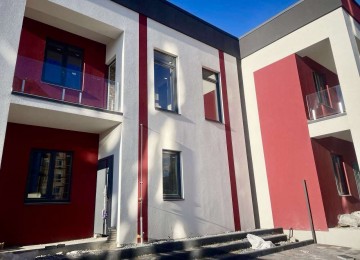 Котедж з комунікаціями в районі Райського саду