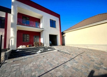 Котедж в районі Райського саду