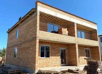 Котедж з терасою в районі масиву Криниченька